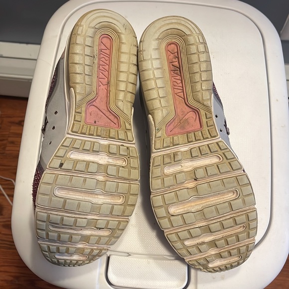 Nike Air Max size 7 Maroon red with gray knit top sneakers - Picture 5 of 5